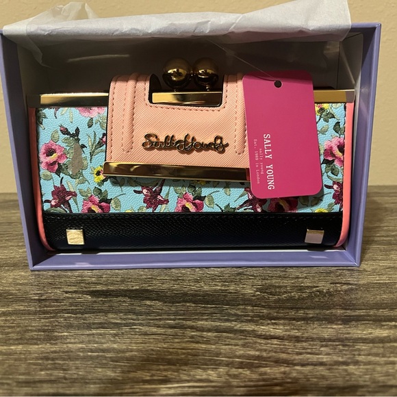Sally Young Beautiful Women’s Large Wallet Flower Print NEW - Picture 3 of 5